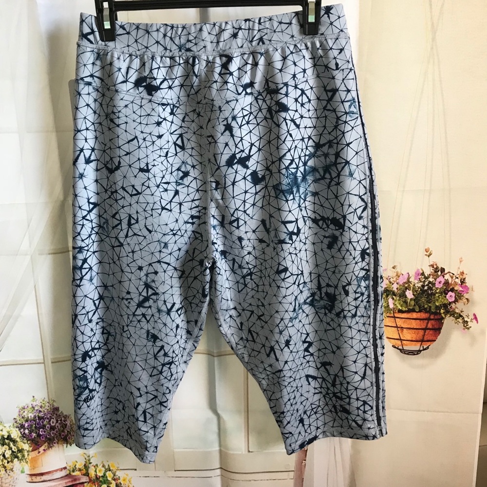 NWT SCSF LULULEMON RETREAT YOGI CROP - - Size 8 - Picture 6 of 8
